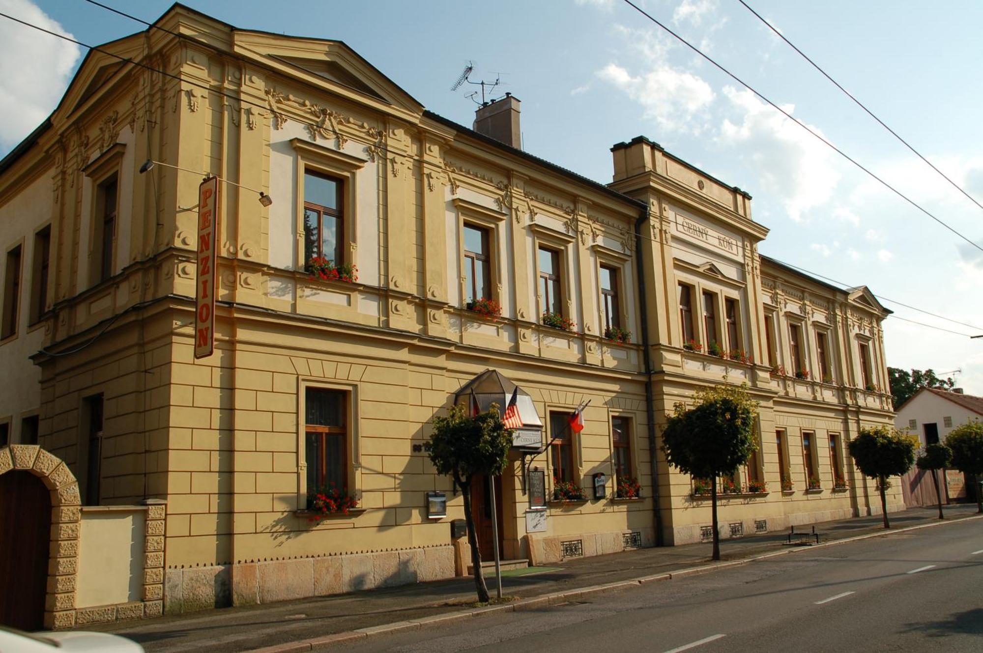 塞尔尼昆膳食公寓 Hradec Králové 外观 照片